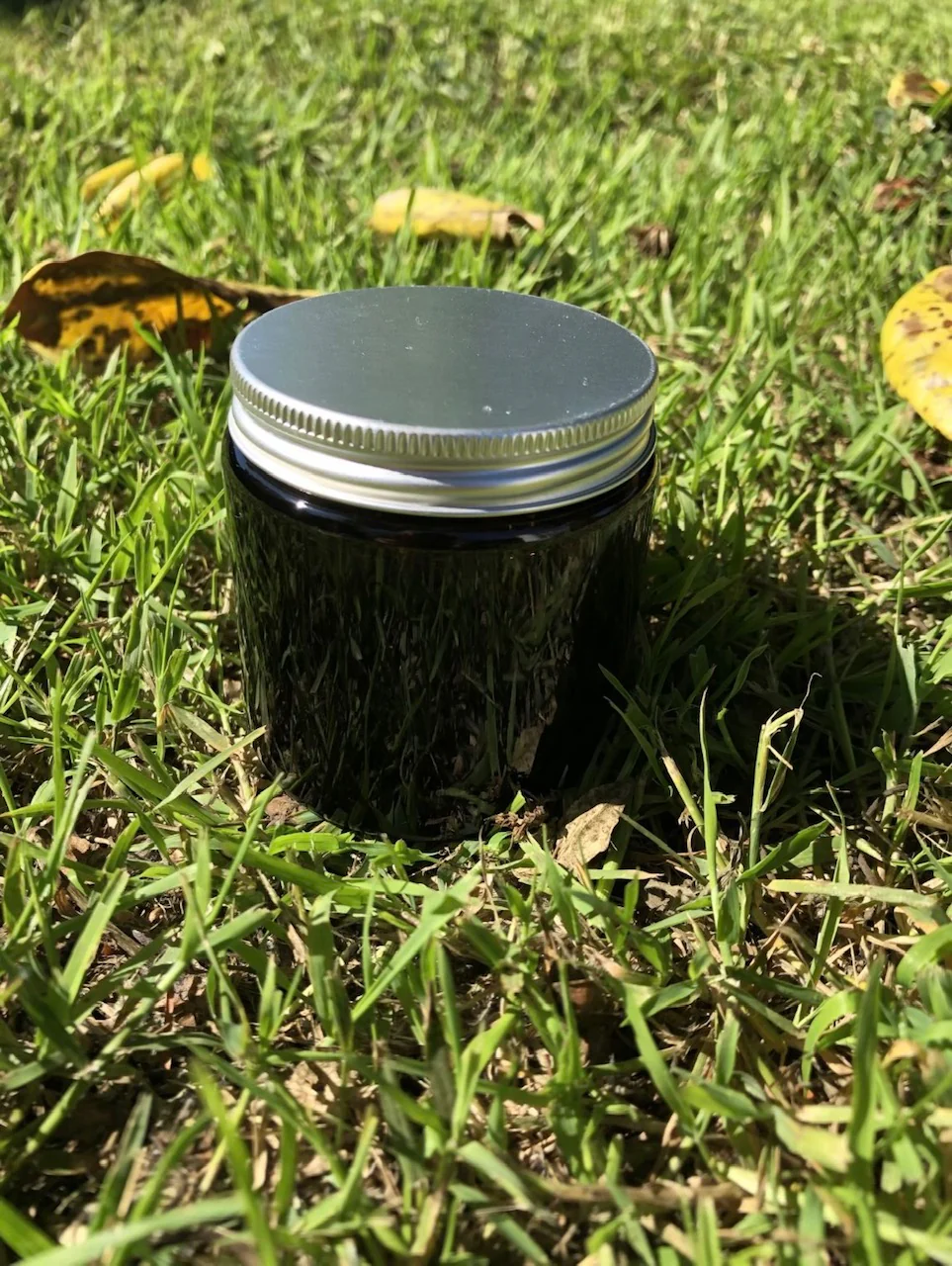 180ml Amber Glass Jar with Aluminium Lid - Image 4