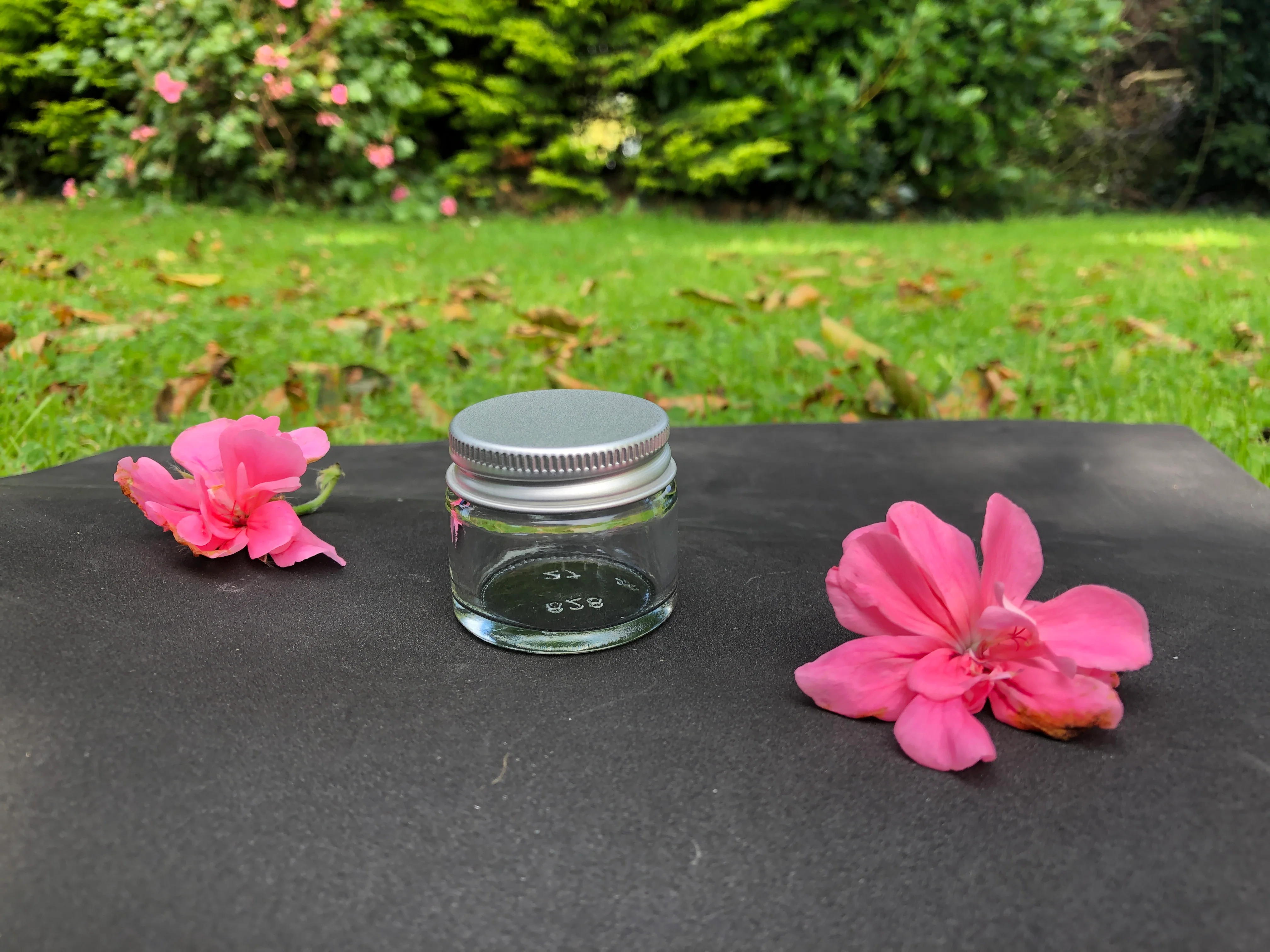 15/20ml Clear Glass Jars - Image 4