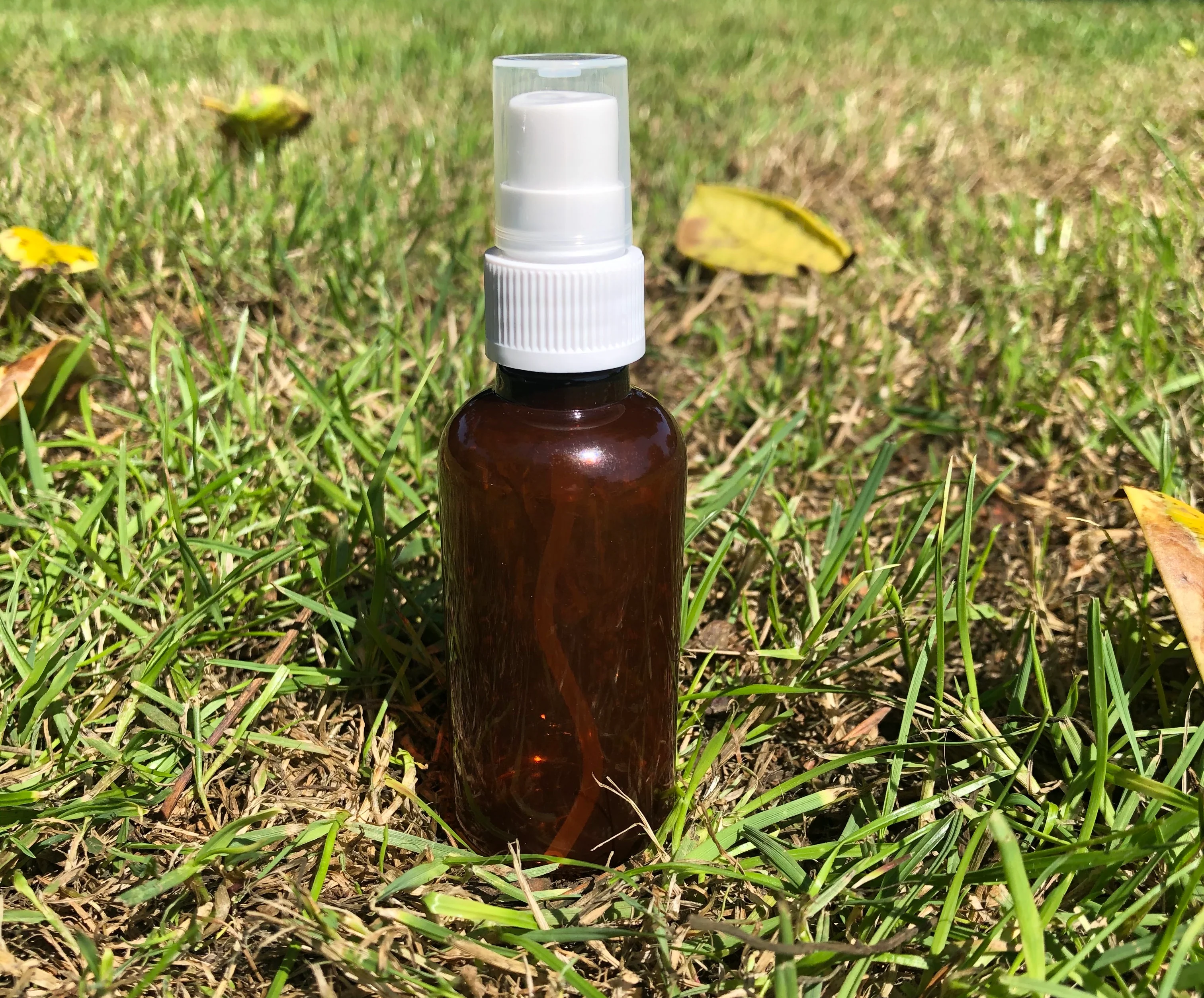 50 ml Amber Plastic bottle with atomiser - Image 3