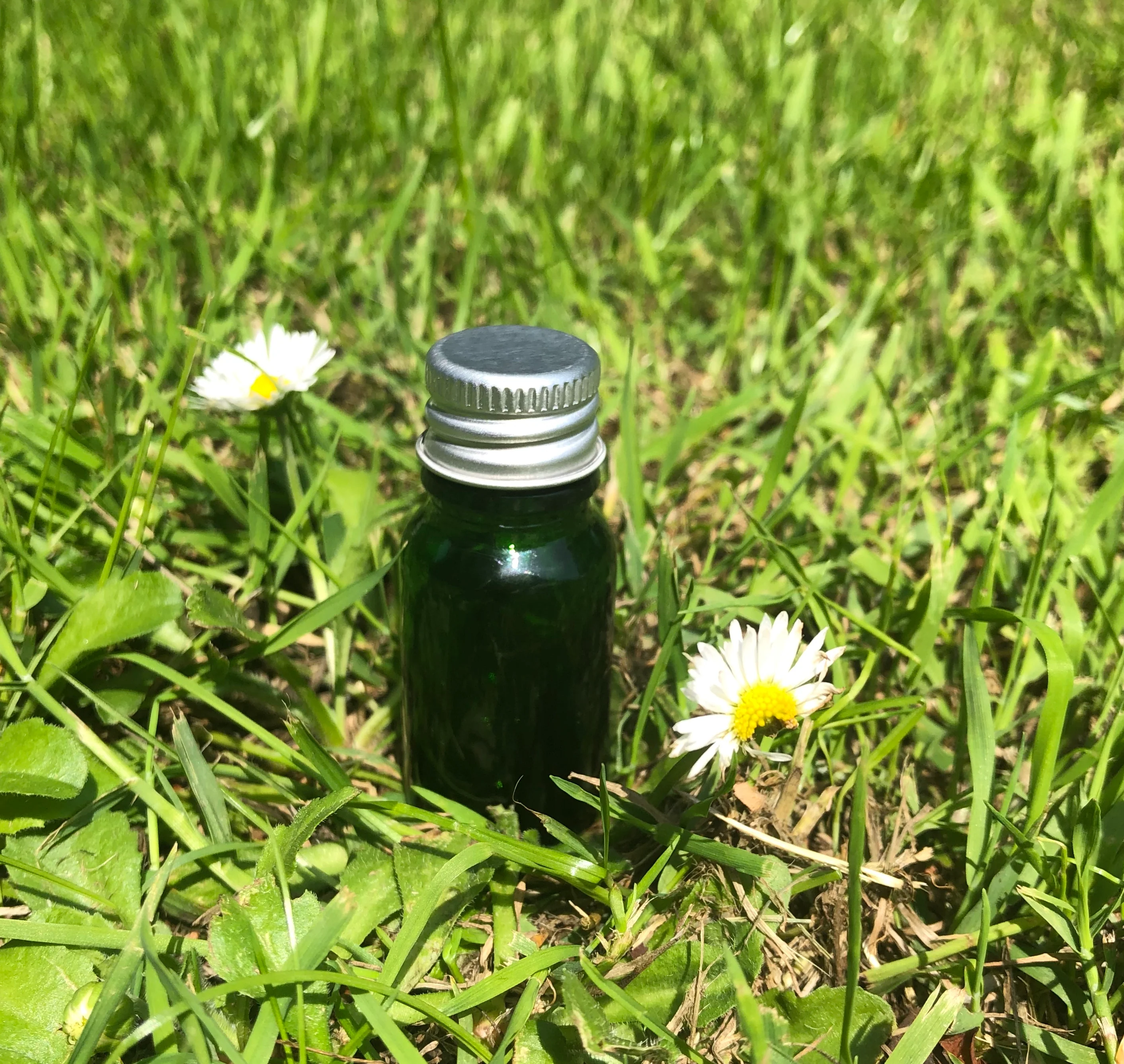 10ml Green Glass Bottle - Image 3