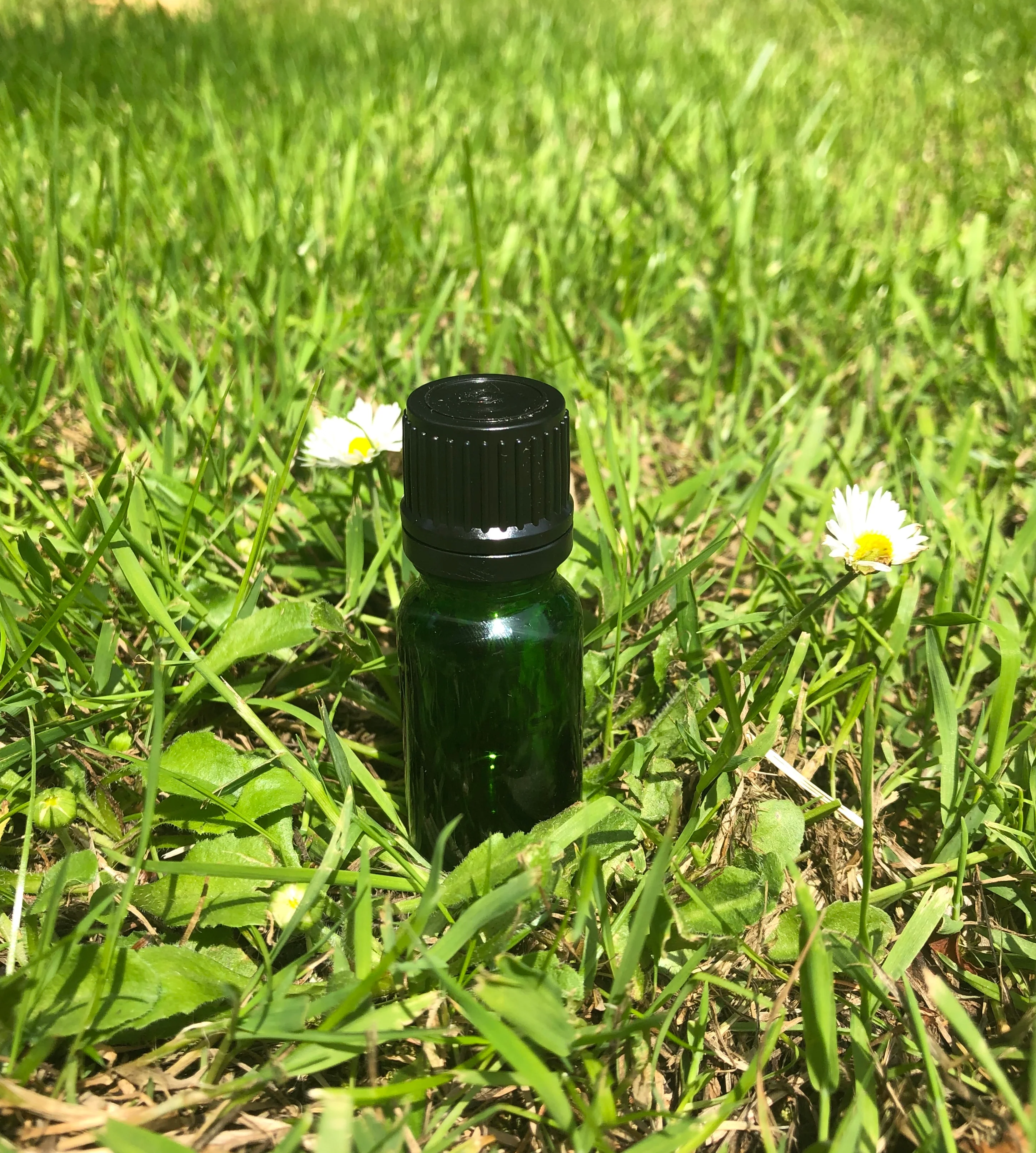 10ml Green Glass Bottle - Image 4